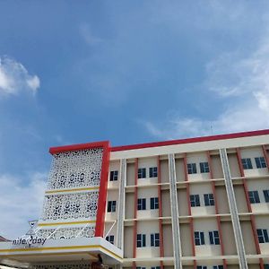 Nite&Day Batam Jodoh Square